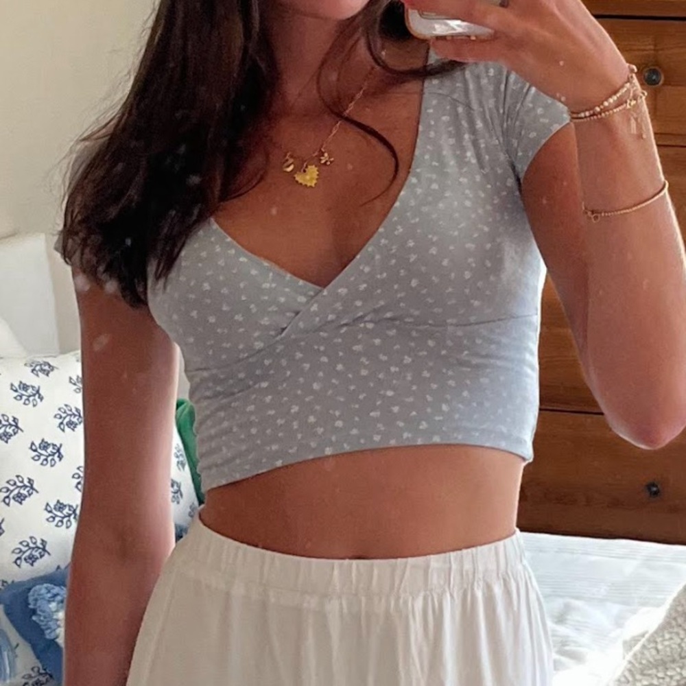 Brandy Melville Blue and White Floral Crop Top